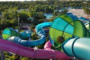tornado-12-seaworld-aquatica-orlando-florida-usa-green-blue-two-person-raft