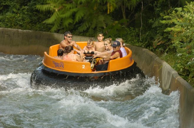 Six Flags Darien Lake , July 15, 2005 .  (PHOTO/harry scull jr)