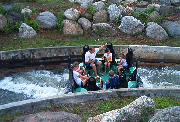 lake-compounce-hopkins-rapids-9