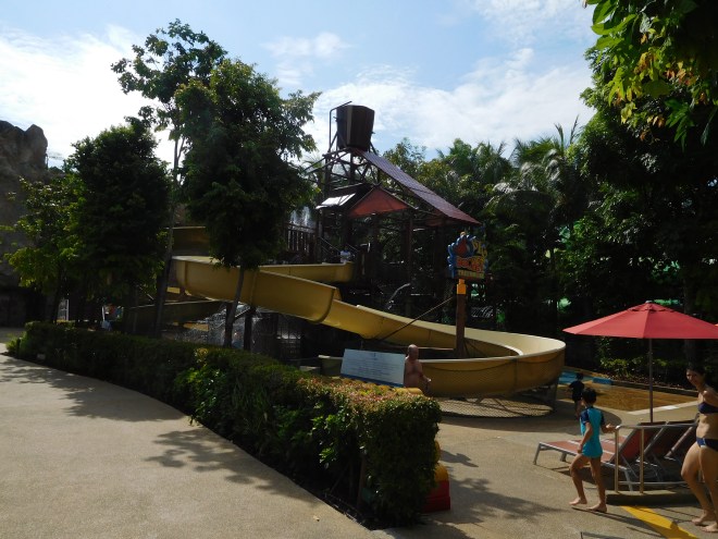 Big Bucket Treehouse (2)