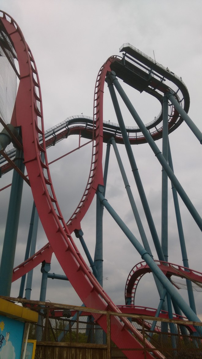 Dive Coaster Happy Valley Shanghai (4).jpg