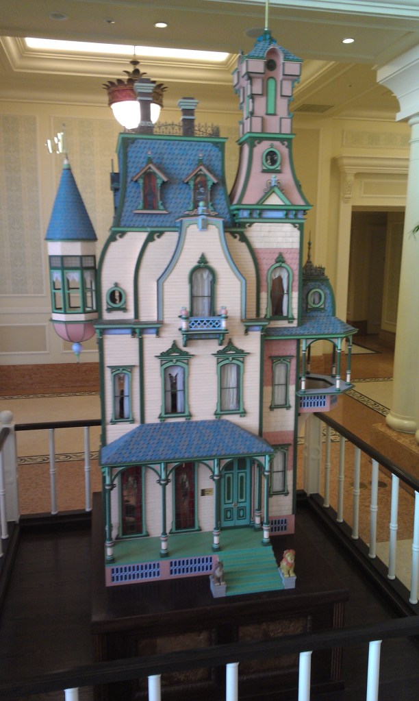 Tokyo Disneyland Lobby (2)